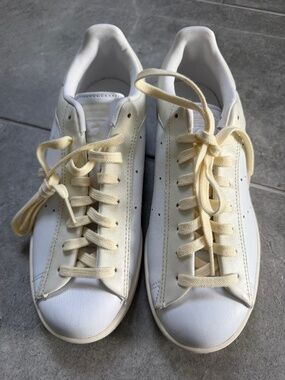 Adidas Stan Smith Sneakers in Off White/White Size 8